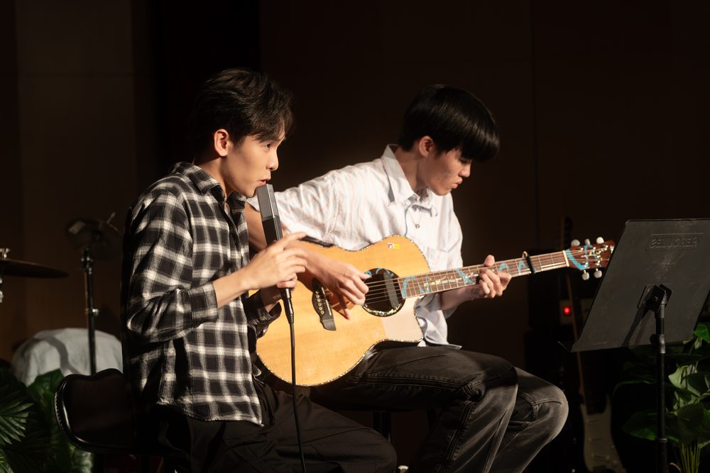 Live 06